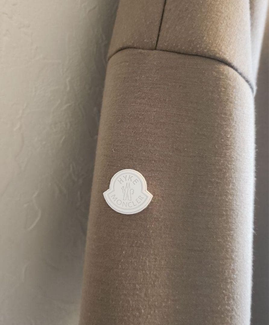 ★MONCLER　HYKE　トップス★