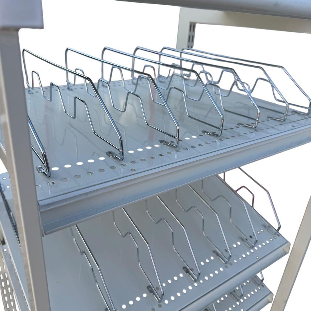 美品 オカムラ 業務用ワインラック キャスター付 多段収納