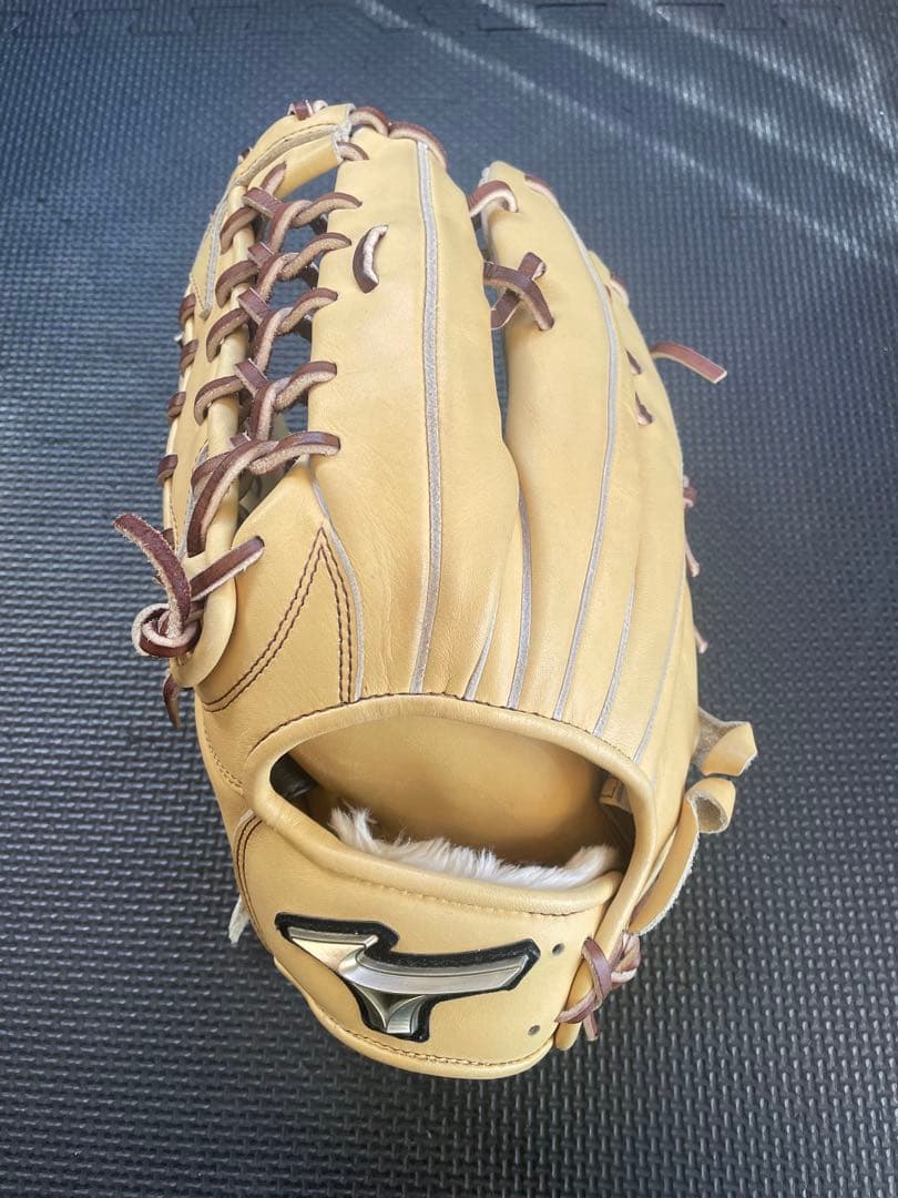 m*e様 グローバルエリート　軟式グローブ　外野手　左投げ　キャメル