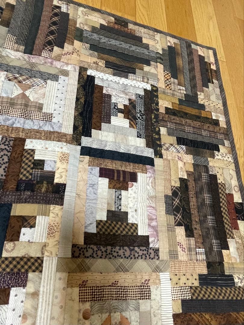 パッチワークキルト　タペストリー　ログキャビン