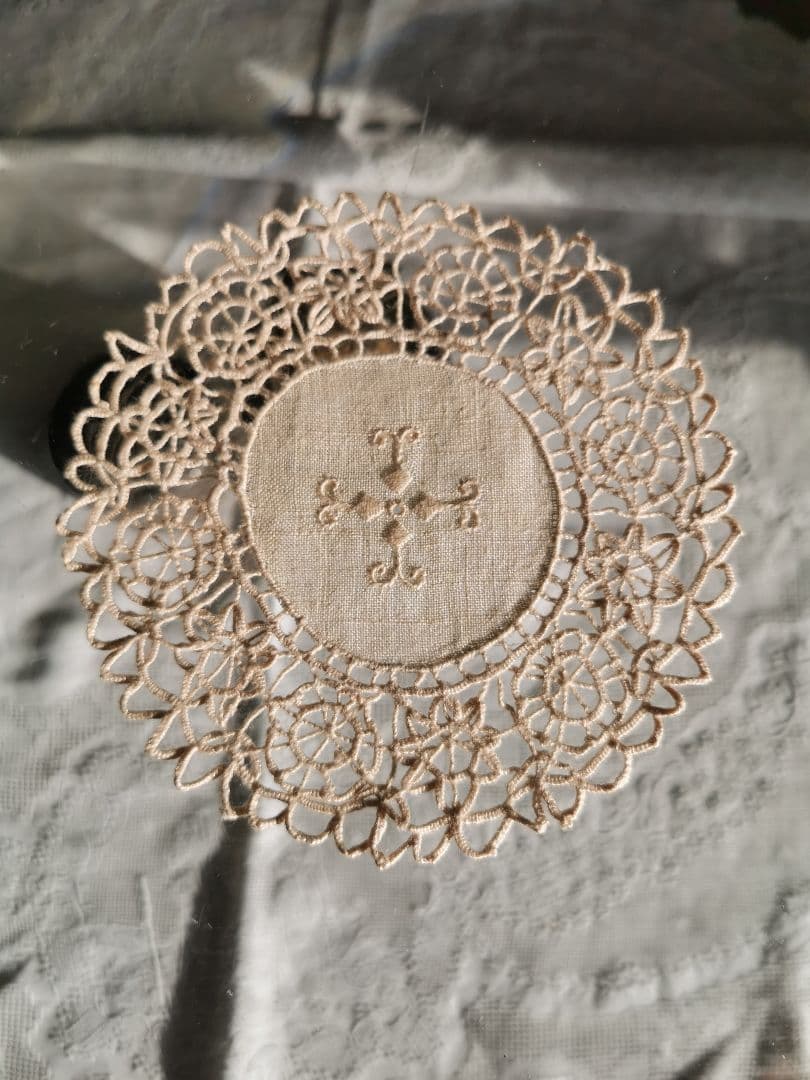 アンティーク イタリア レティシアレース刺繍 花のニードルワーク リネンドイリー