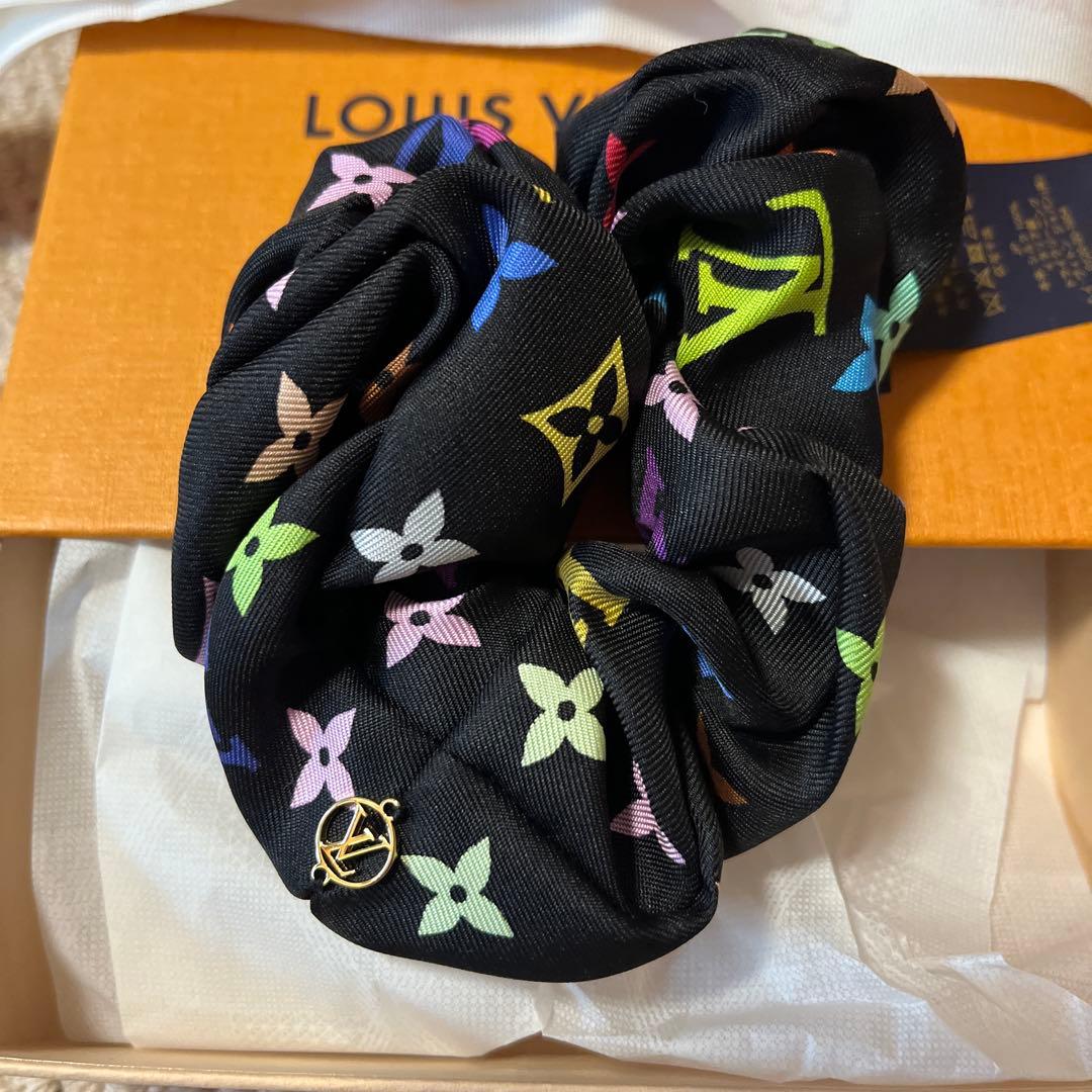 LOUIS VUITTON シュシュ