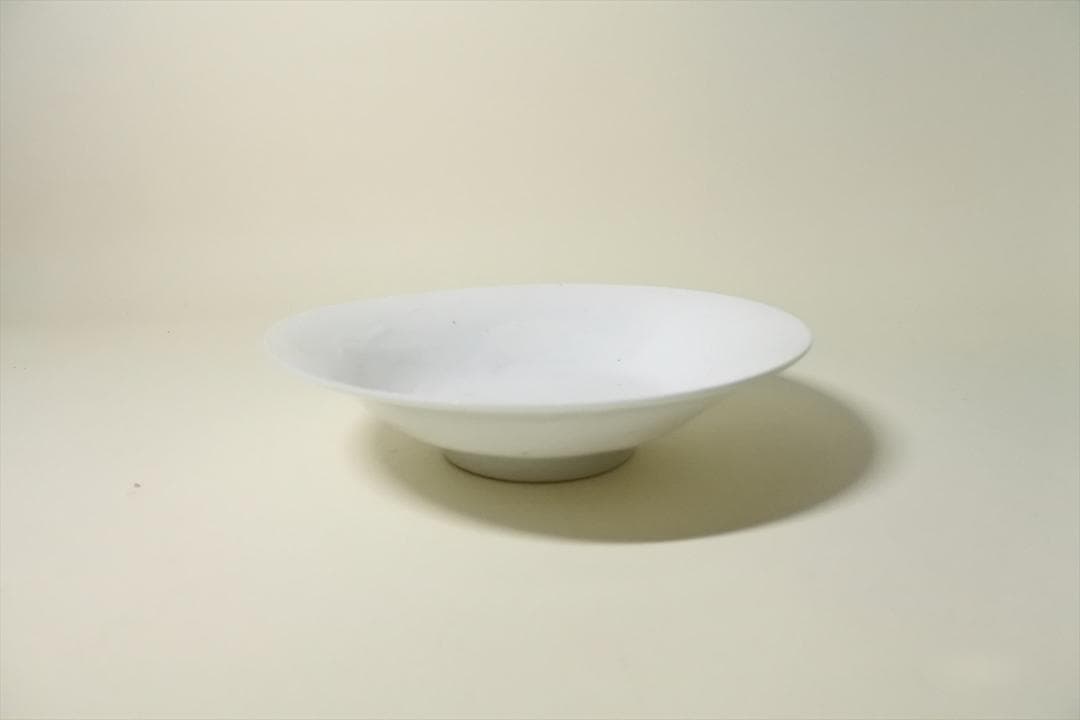 江戸前期　古九谷　白磁　陽刻紋　平鉢　骨董品　アンティーク