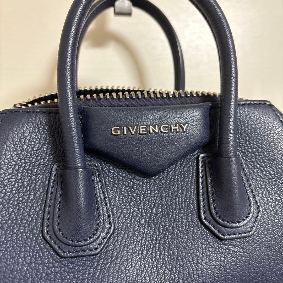 ジバンシイ　アンティゴナミニ