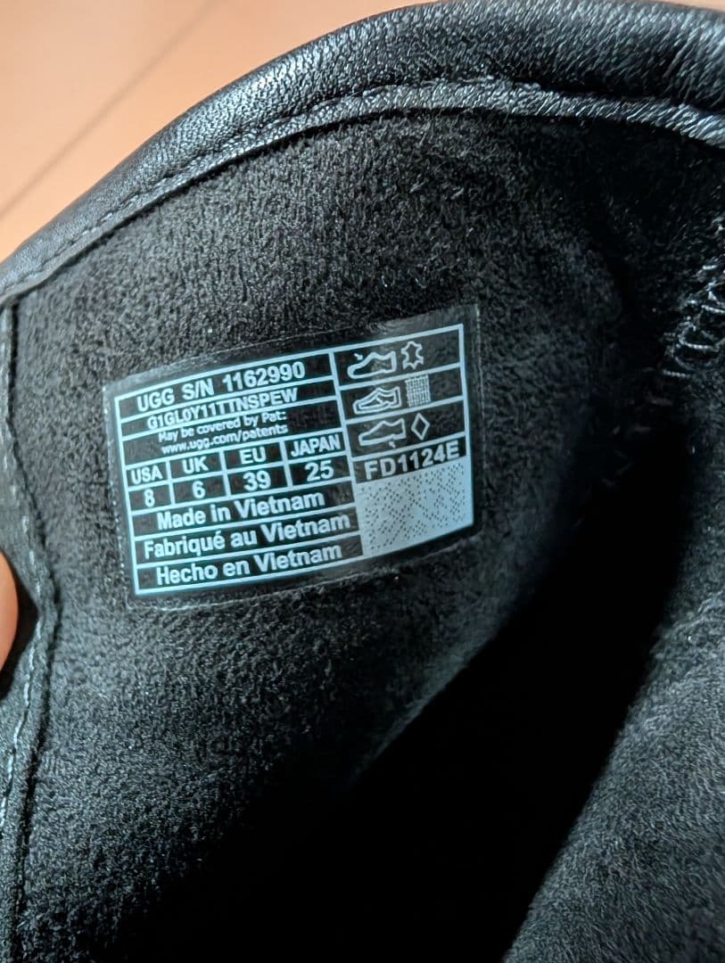 UGG ブラックレザー ショートブーツ