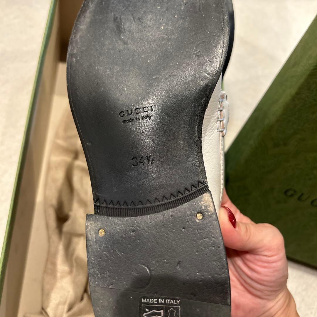 GUCCI ホワイト ローファー ゴールドロゴ