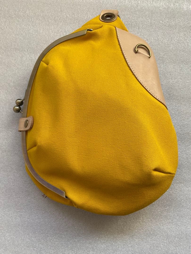 右ひよこ豆型ボディバッグ