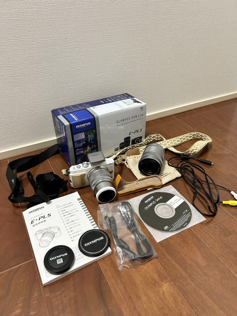 OLYMPUS ミラーレス一眼 ホワイト