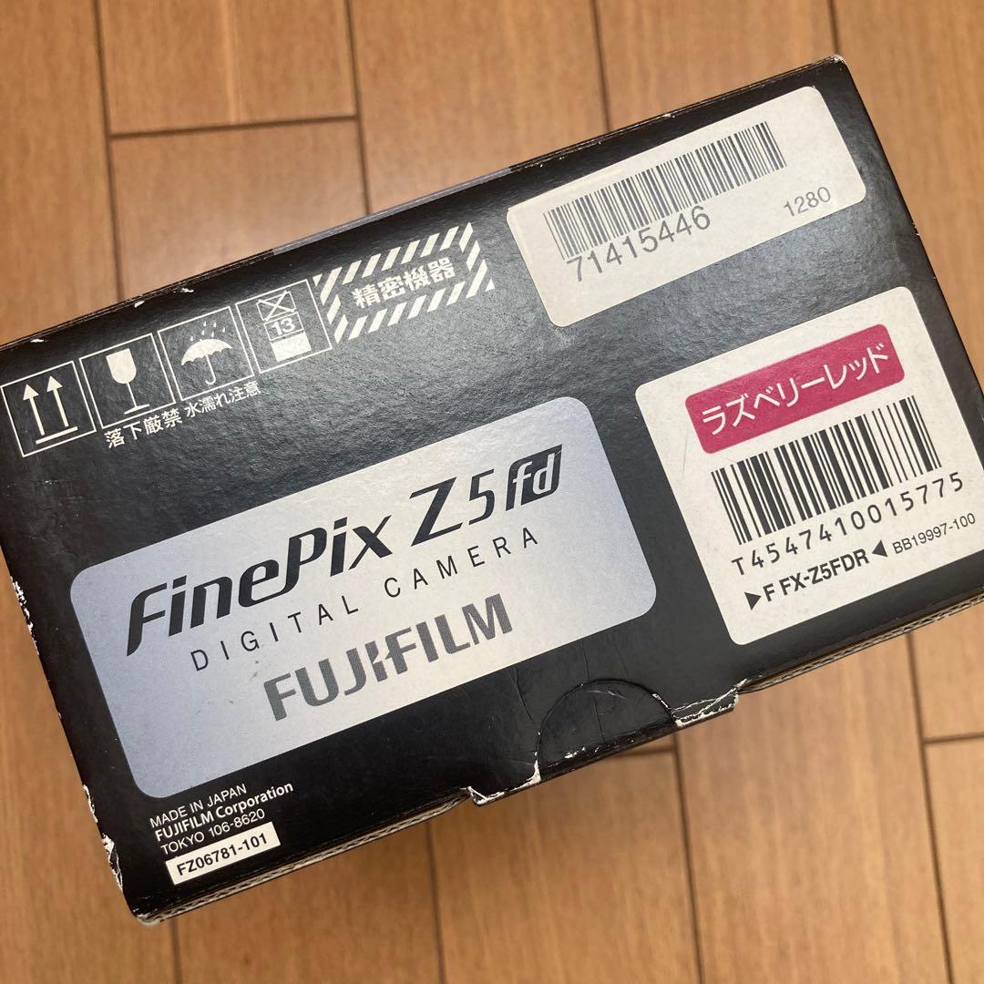 デジカメ　ファインピクス　z5 ラズベリーレッド