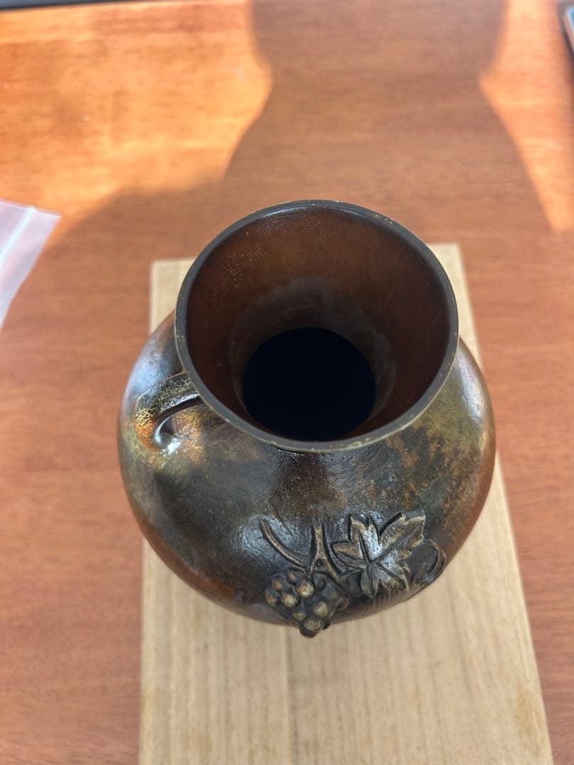 金属製ブドウ装飾壺 白銅製　葡萄罐　花瓶　置物　コレクション在銘