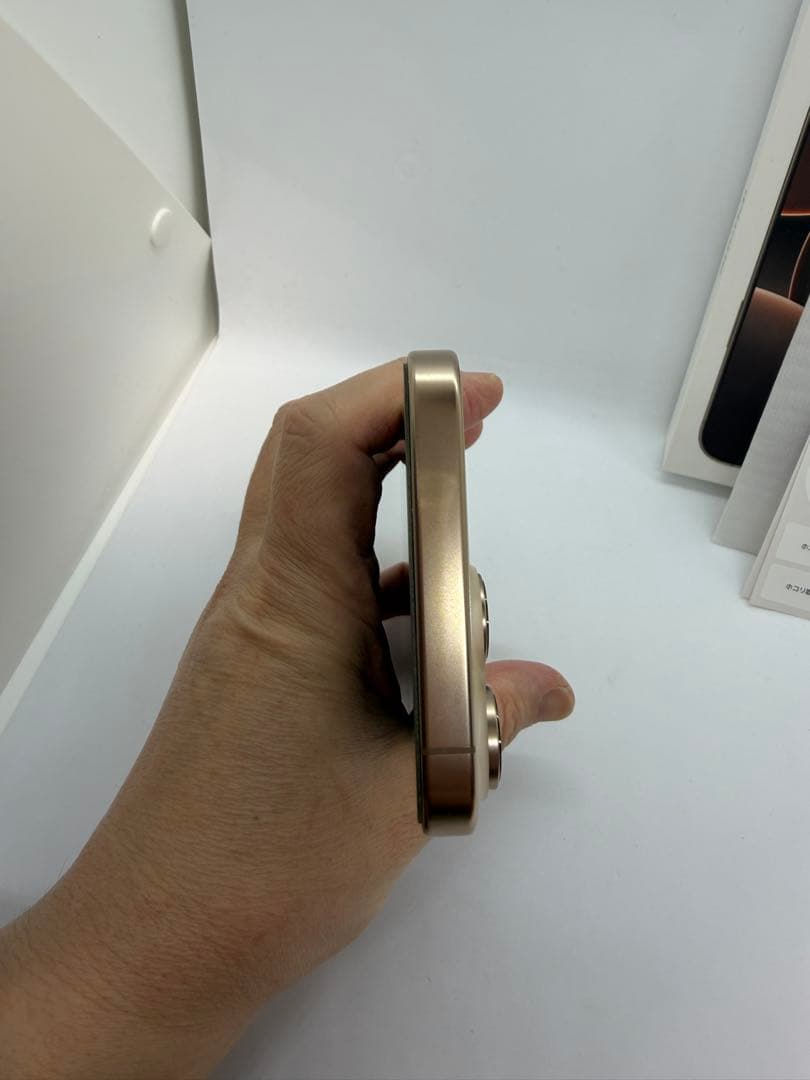 極美品iPhone 16 Pro Maxデザート256 GB バッテリー100%