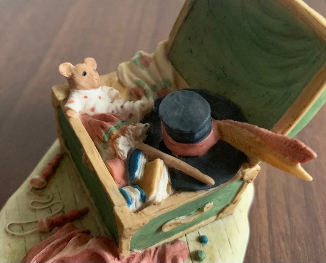 おもちゃ箱 のばらの村のものがたり ブランブリーヘッジ フィギュリン 置物