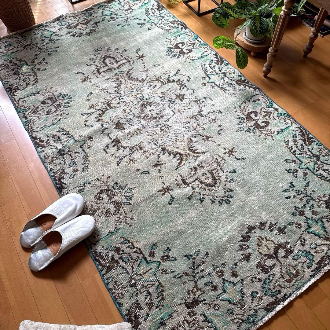 107×194淡いエメラルドグリーン×ブラウン　シャビー　トルコヴィンテージラグ