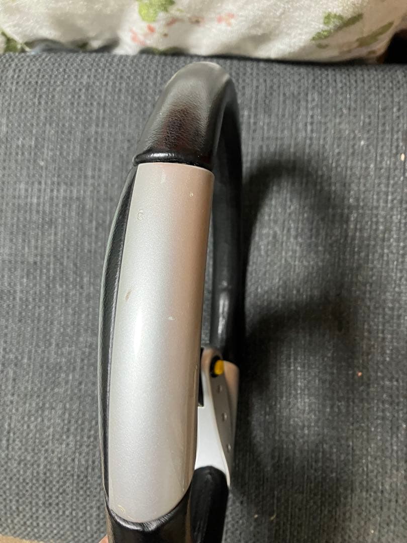 モモ、ステアリング。