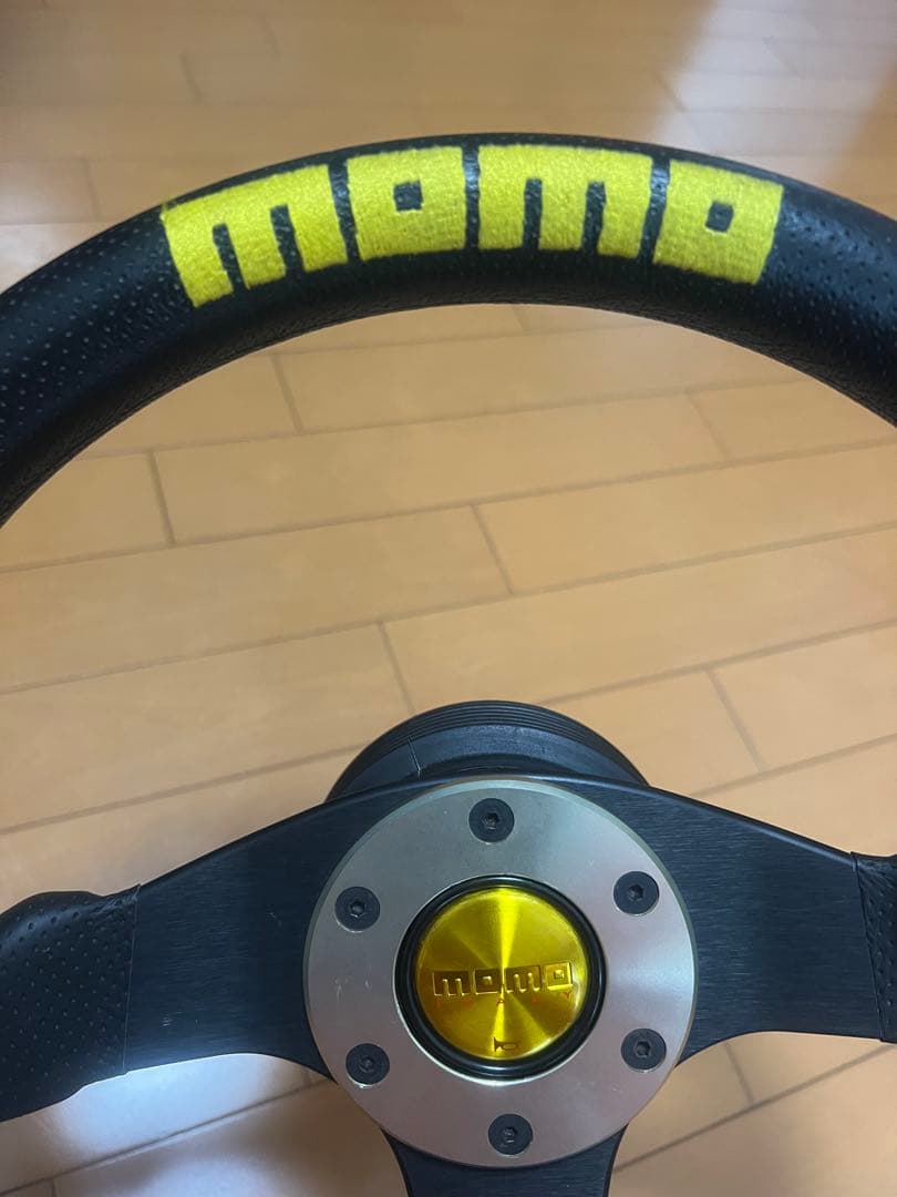 momo Competition ステアリングホイール