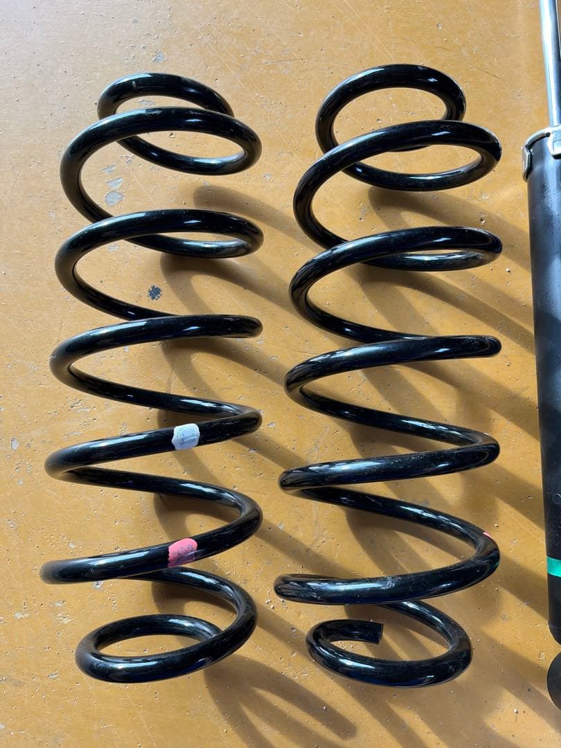 サスペンションキット 未使用に近い　プリウス30 純正