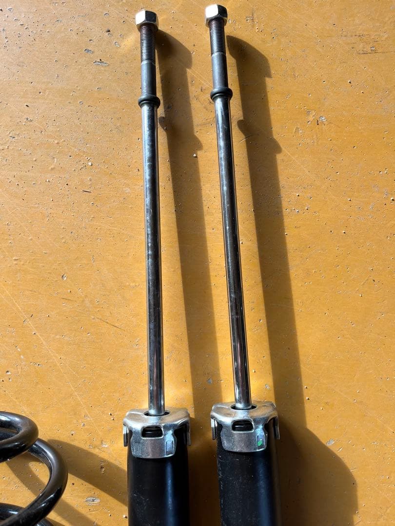 サスペンションキット 未使用に近い　プリウス30 純正