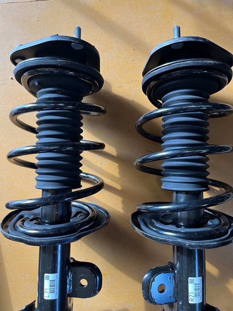 サスペンションキット 未使用に近い　プリウス30 純正