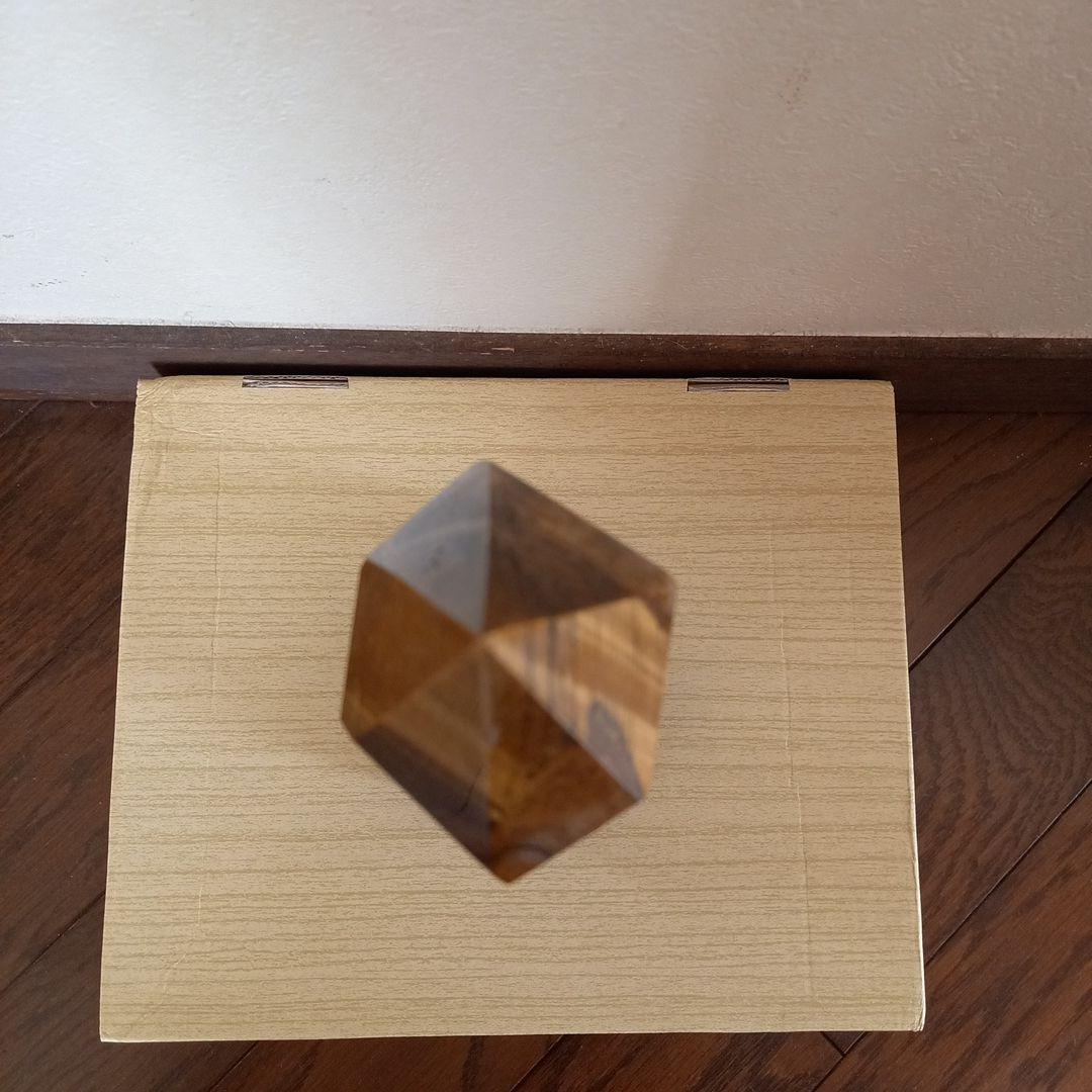 タイガーアイ六角柱　台座付き　原石　パワーストーン　置物　オブジェ　インテリア