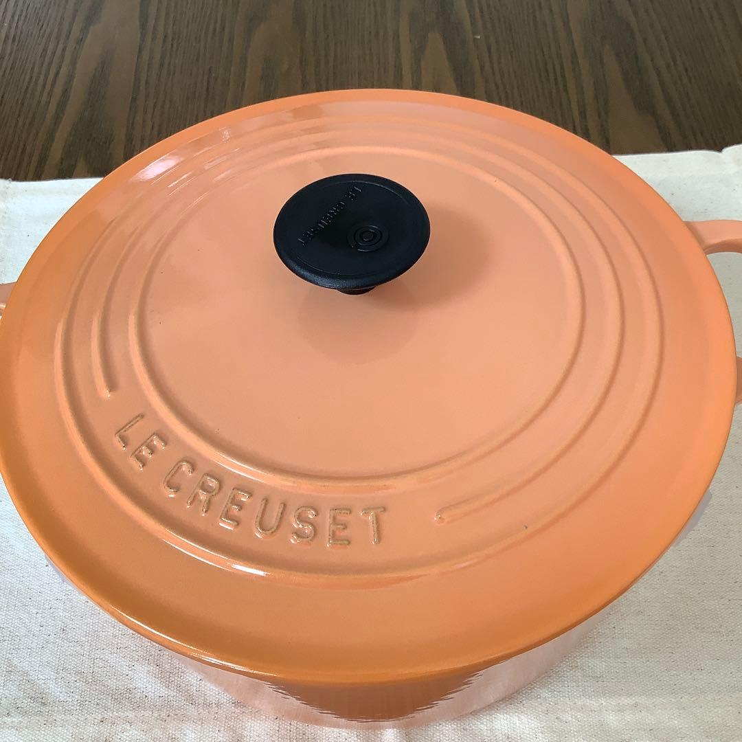 【未使用に近い】レア　LE CREUSETルクルーゼ　ココットロンド　鍋22cm