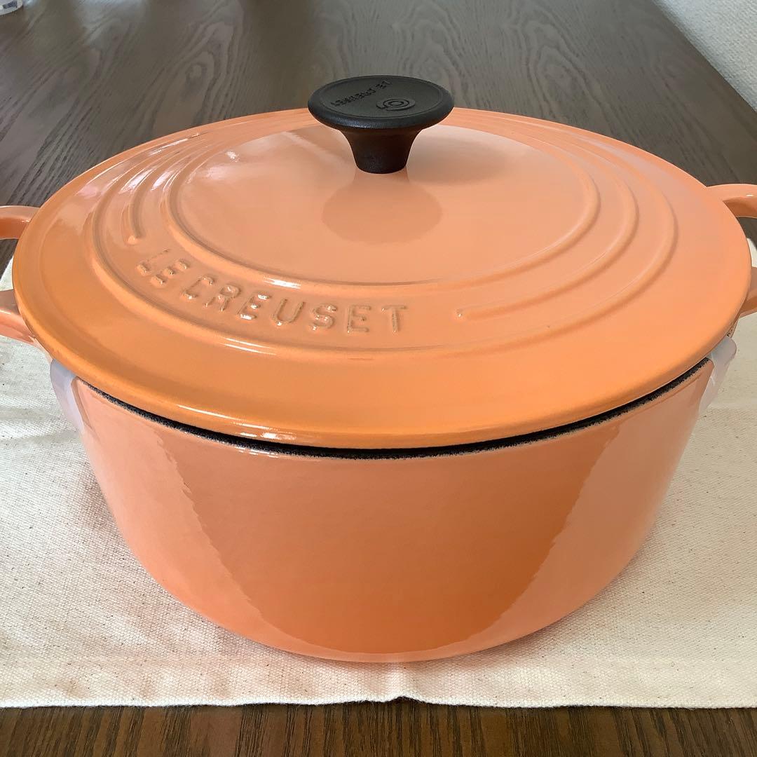 【未使用に近い】レア　LE CREUSETルクルーゼ　ココットロンド　鍋22cm