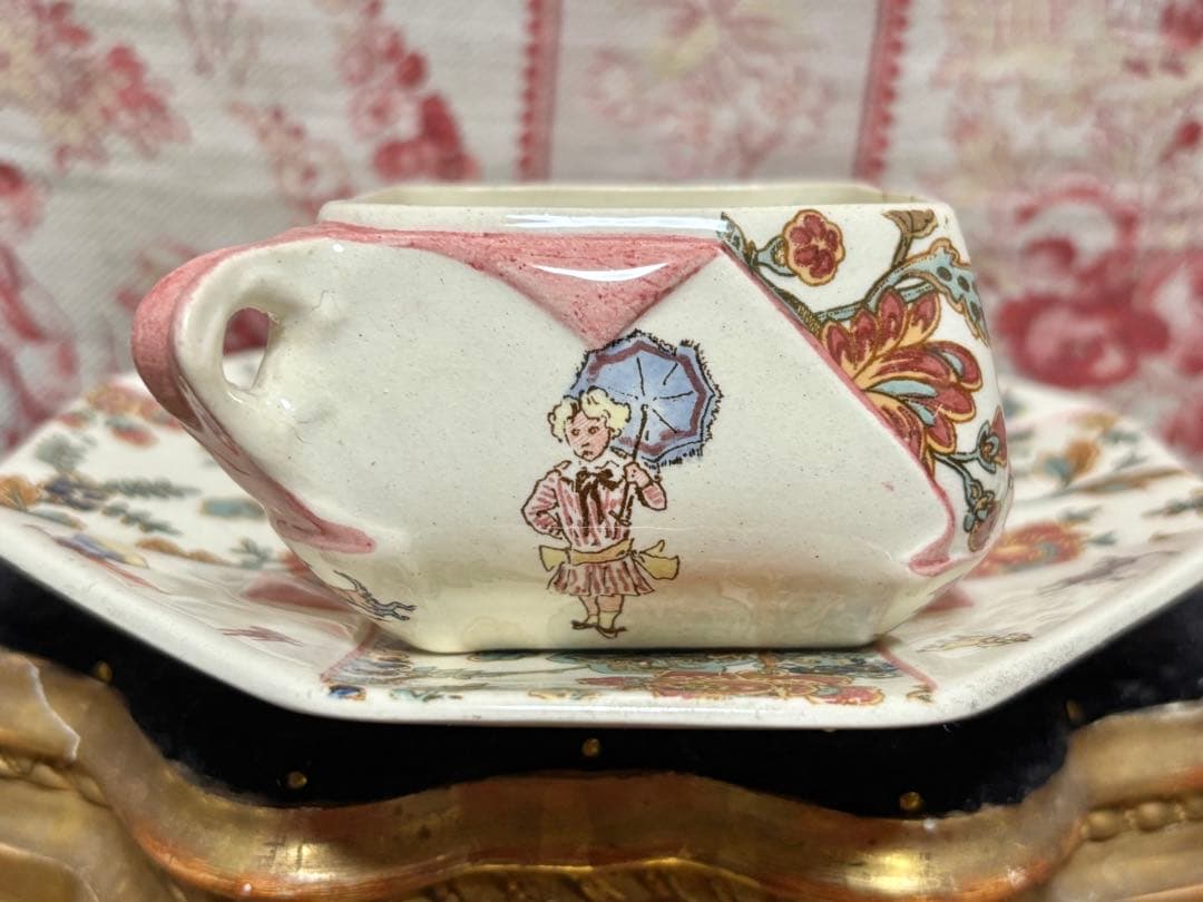 希少フランスアンティーク　サルグミンヌ　アンファン・リシャールのカップ&ソーサー