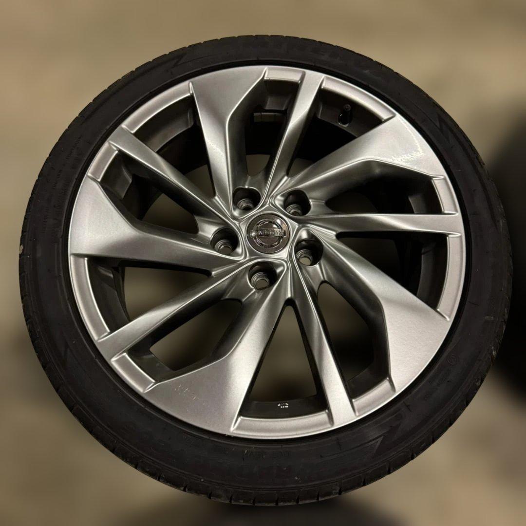 ロ*グ様 【純正流用✨️】エクストレイル 純正 ホイール セレナにて使用 18イ