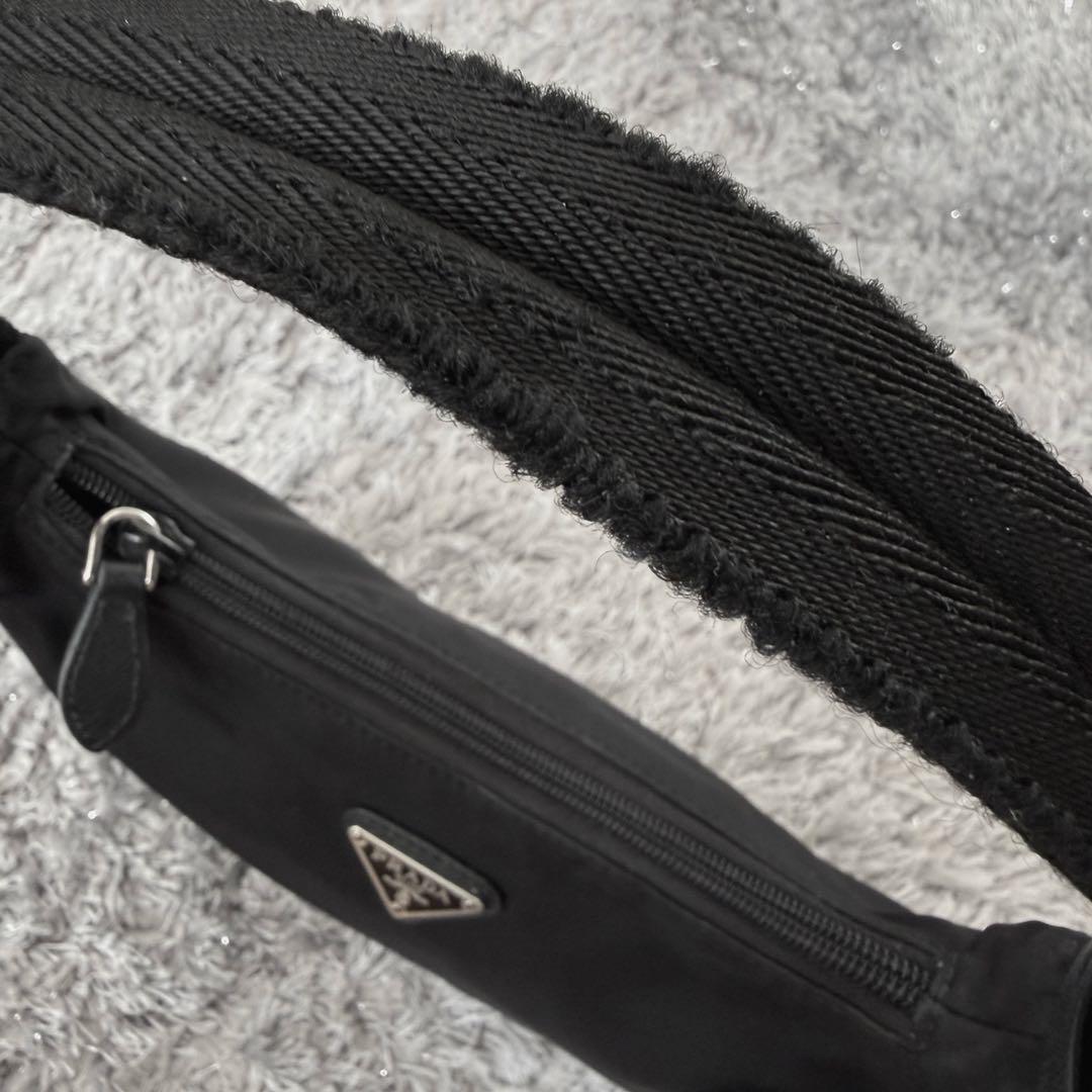 PRADA ブラック ミニバッグ