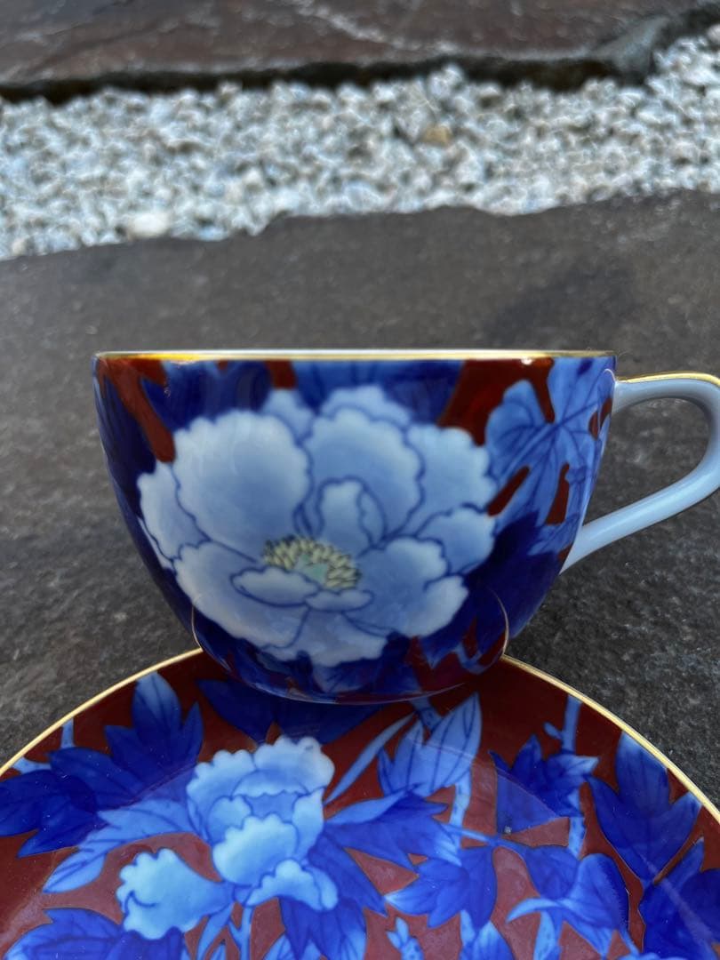 宮内庁御用達　深川製磁　コーヒーカップ&ソーサー　染錦 牡丹　金彩牡丹外赤