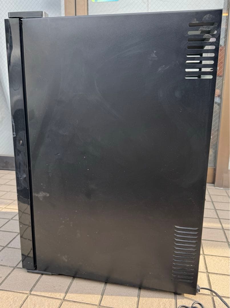 最終値下げ　ワインセラー　２8本　ミラードア　ブラック