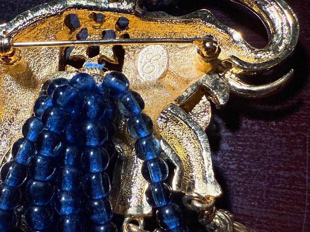 レア　エリザベステイラーデザイン　エイボン　ブローチ