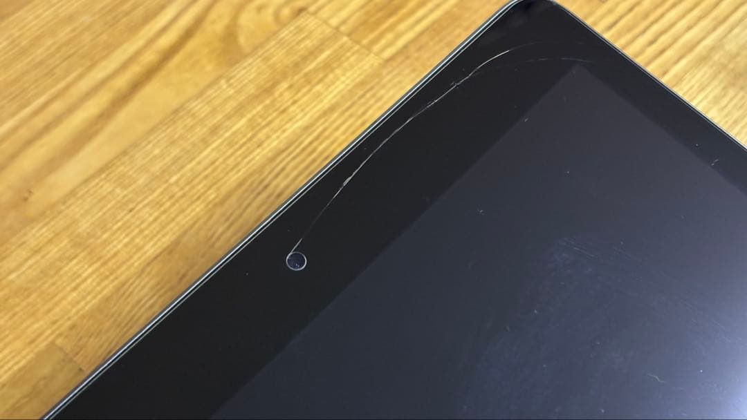 Apple iPad（第9世代 - 2021年製）本体のみ （画面に傷あり）