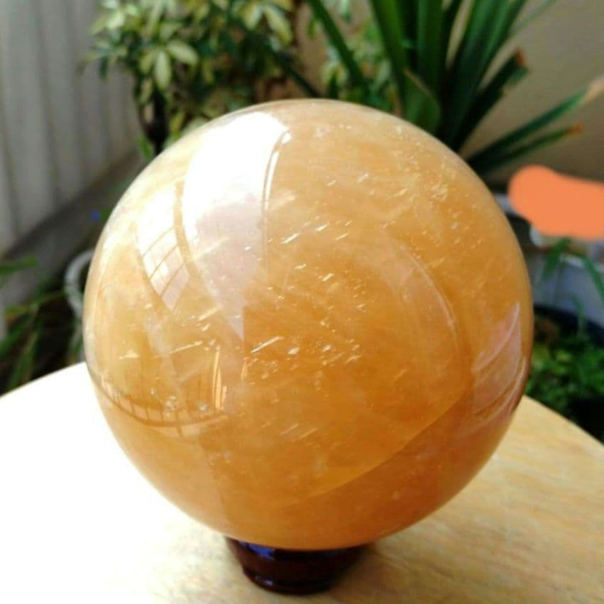 割引大特価☆虹入りハニーゴールデンカルサイト　丸玉　スフィア　３Kg　木製台座付