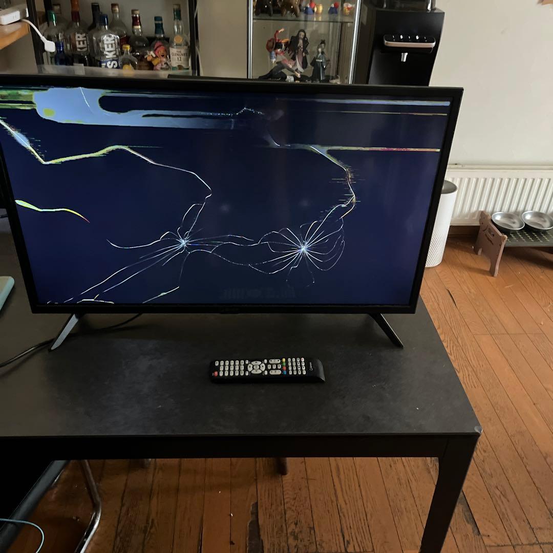 Qriom 32インチ 液晶テレビ QRT-32W2K ジャンク品