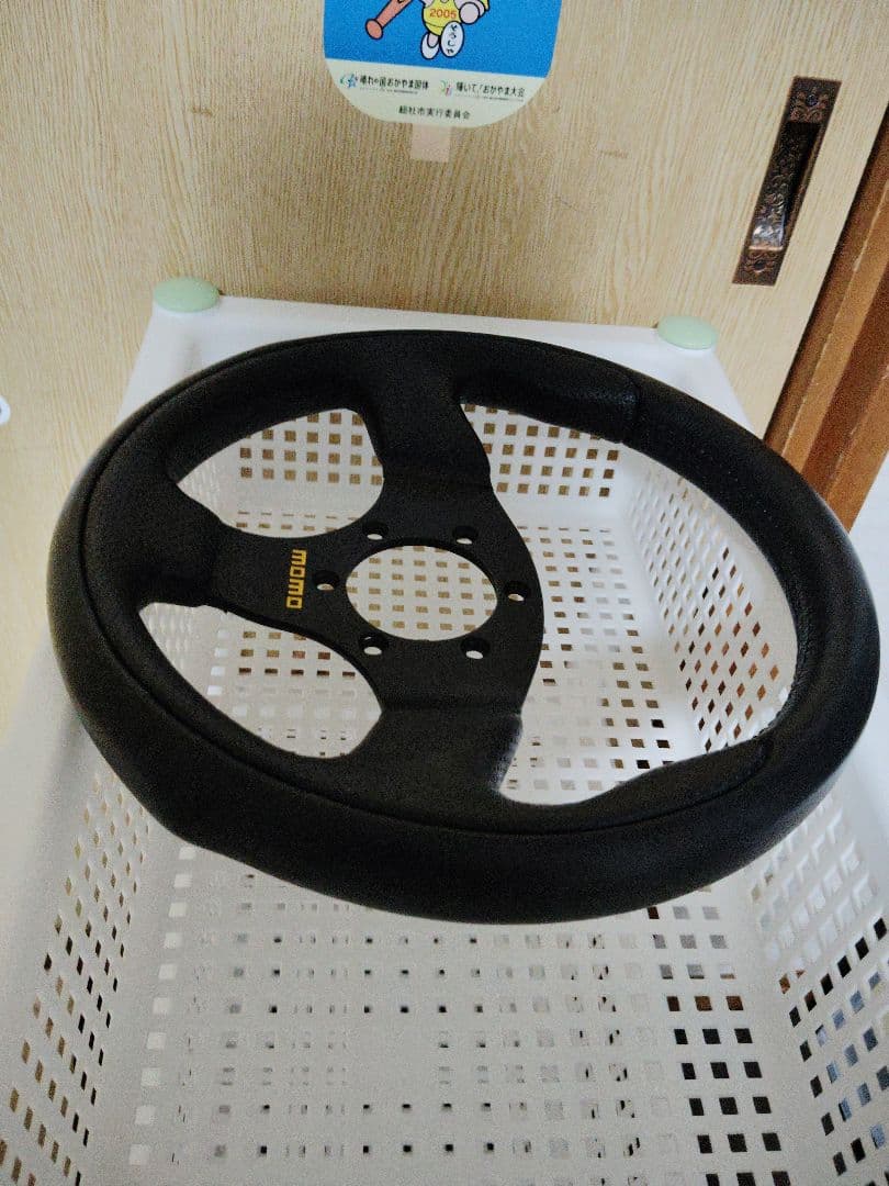 momo ステアリング T-1001 TEAM28