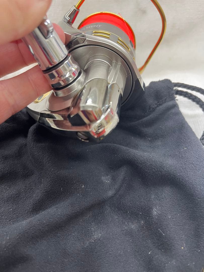 [美品]ダイワ・06トーナメントISO Z2500LBD(替えスプール付き)