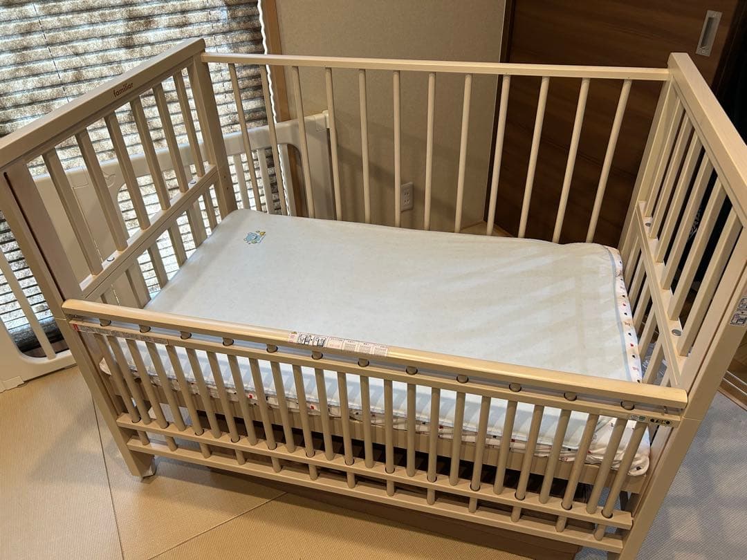 引き取りもしくは近場なら無料配送します　familiar ベビーベッド