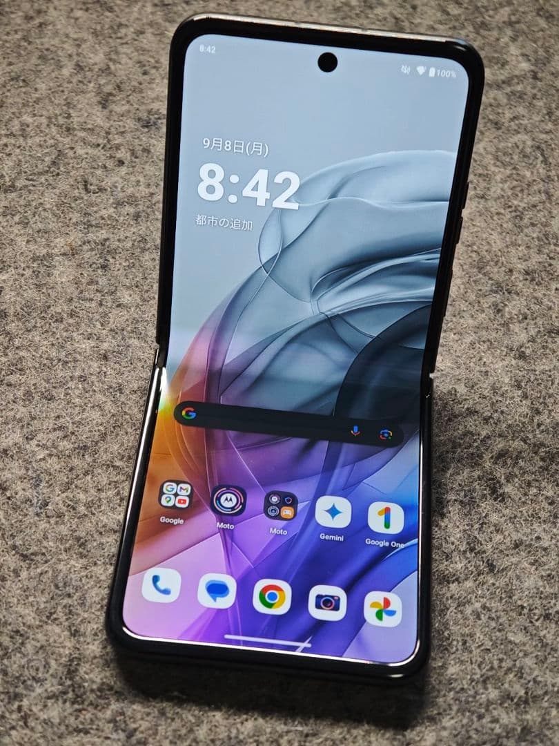 Motorola razr 50 コアラグレー｜SIMフリー・折りたたみ