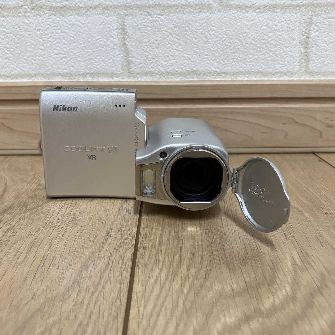 Nikon COOLPIX S10 シルバー コンデジ デジカメ　ニコン