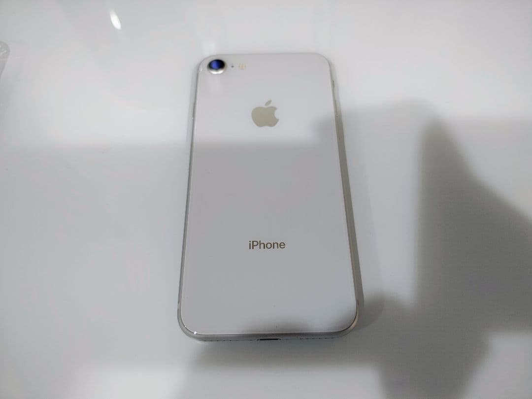 iPhone8 本体のみ クリアケース付き