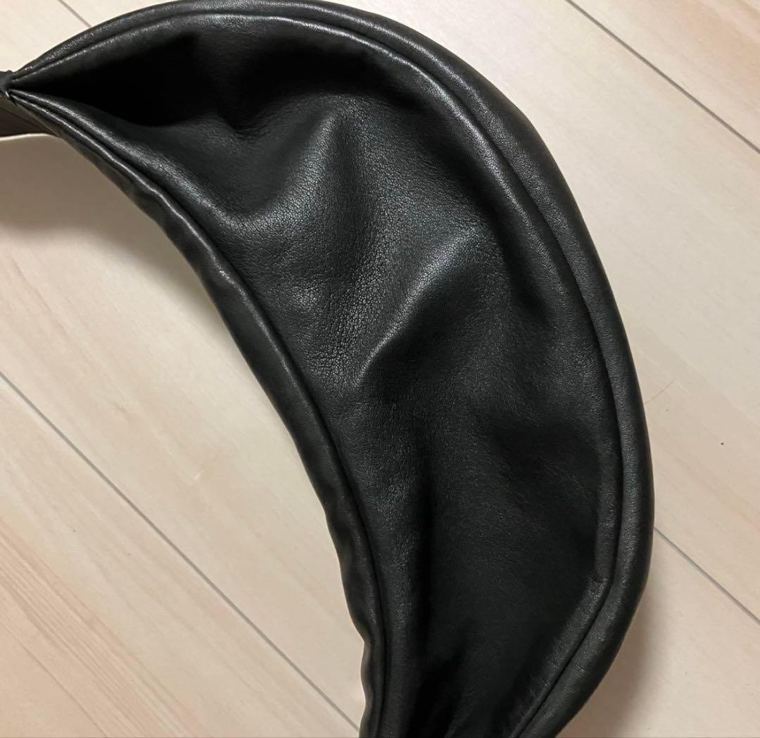 COS コス　レザー クロスボディ プリーツベルトバッグ ブラック