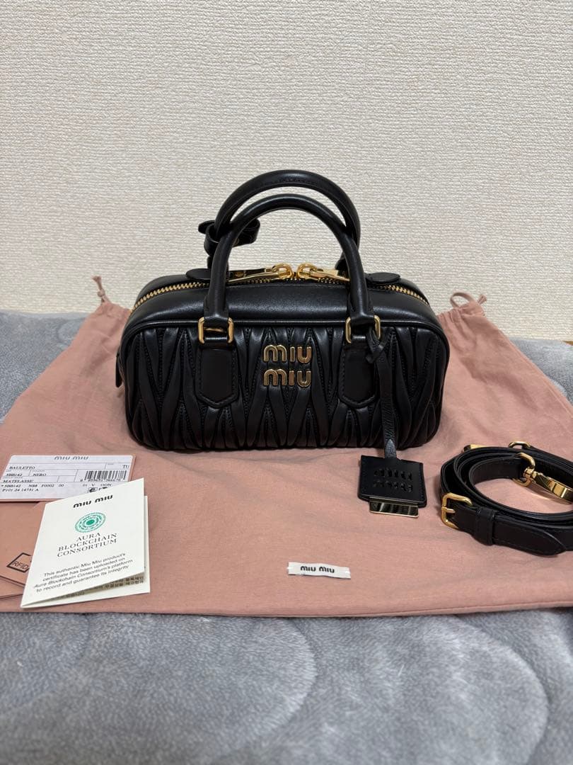 週末値下げ　miumiu ミュウミュウ　アルカディ　マテラッセ　レギュラーサイズ