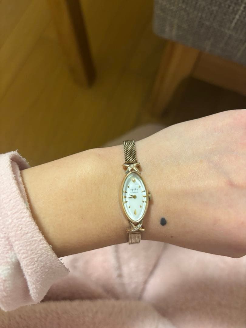 agete 腕時計　オーバルフェイスジュエリーウォッチ　k10 ダイヤモンド