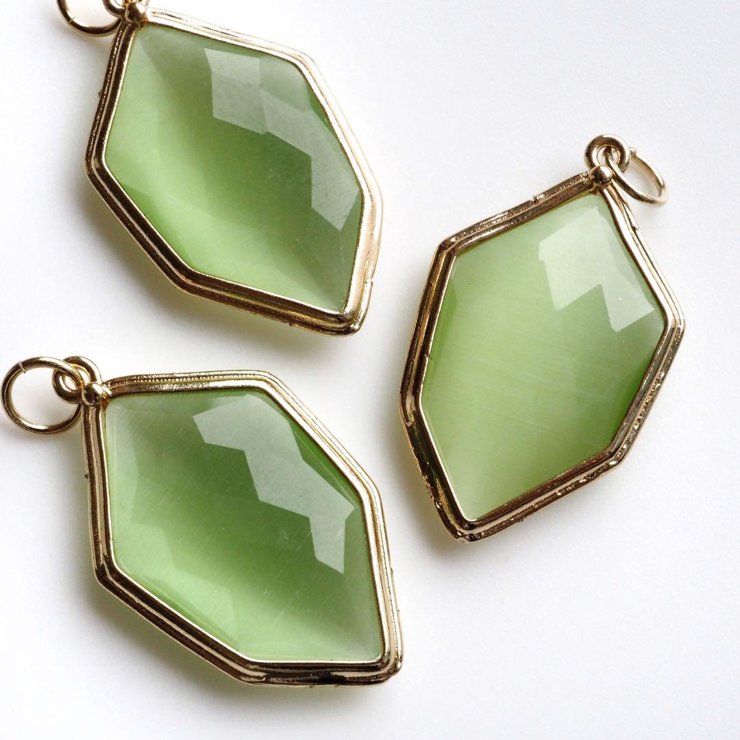 【ほぅ】オリーブキャッツアイの枠留めネックレストップ