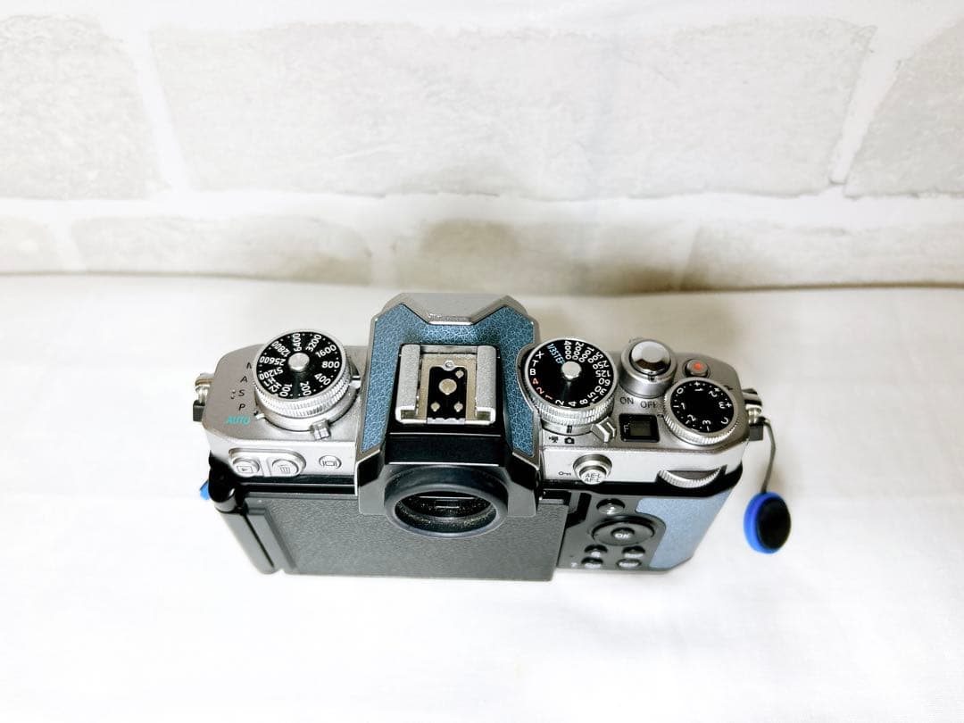 シャッター数:3500回程　ニコンNikon Zfc チョークブルー　シルバー