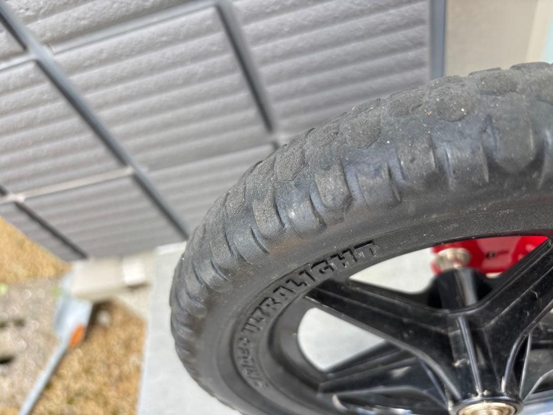 STRIDER バランスバイク 赤　ストライダー　スポーツタイプ　サドル新品