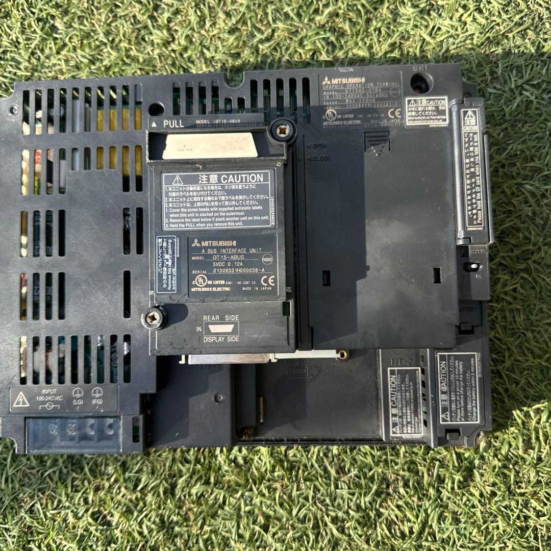 三菱電機 タッチパネル　GT1565-VTBA//GT15-ABUS ジャンク品