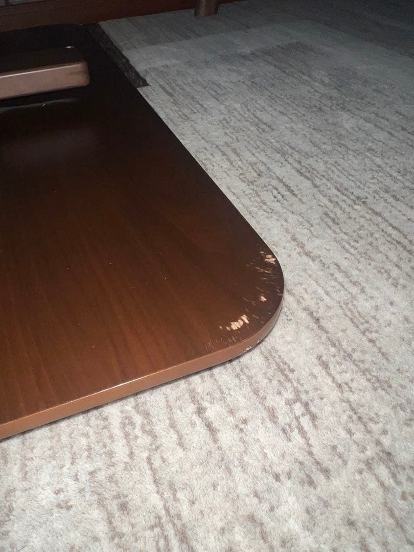 ブラウン木製長方形テーブル