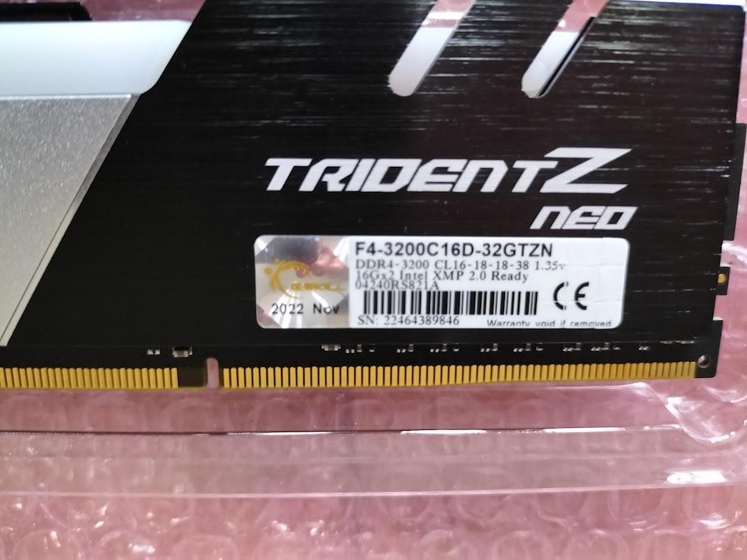 メモリー TRIDENT Z neo 32GB RGB