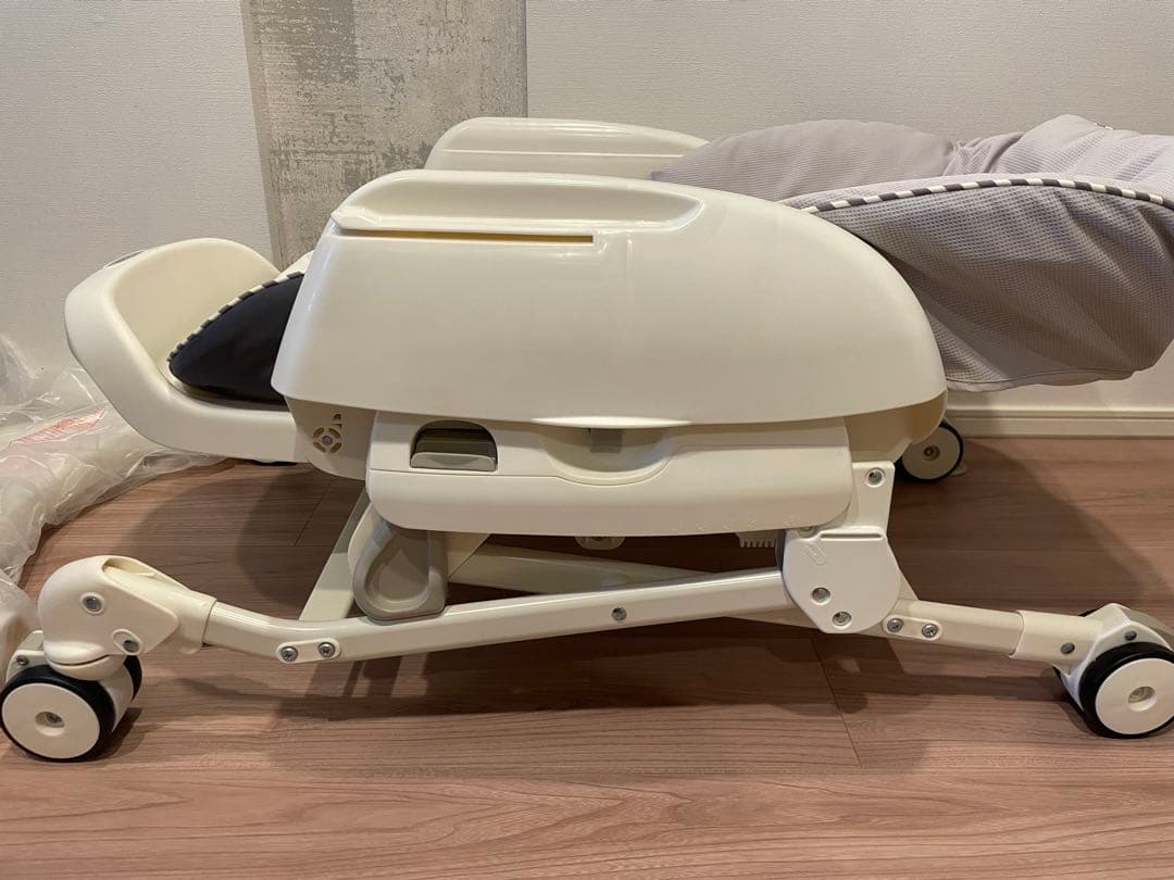 【美品】コンビ ハイローチェア ネムリラ FF リバーシブルシートモデル